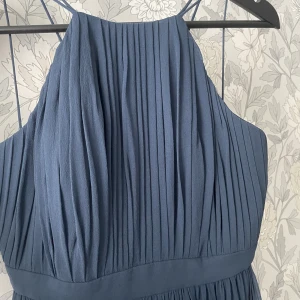 Balklänning  - Från by malina, liknande klänning kostar 2500kr ny, storlek xs, färgen är som på den första bilden