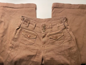 Jeans - Supersnygga vintage jeans som jag själv sytt in i midjan för att de ska sitta bättre, skriv privat för mer info