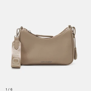 Steve Madden väska  - Väska från Steve Madden i modell Bvital s. Fint skick men kedjan har blivit lite missfärgad tyvärr💓