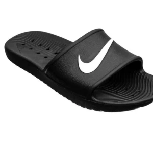Nike tofflor - Säljer mina nike tofflor då dom har blivit för små. Använd en sommar men dem är bra skick.