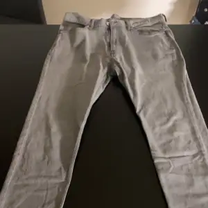 Grå jeans från H&M slim denim 