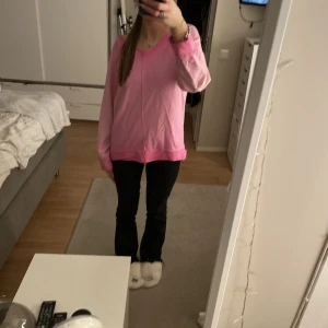 säljer denna söta  - säljer denna söta tröja som aldrig är använd ❤️ 