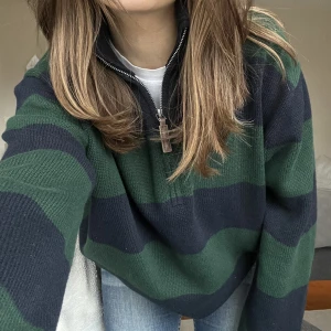 Brandy melville stickad  - Så fin stickad tröja 😍 super skick! Storlek xs men skulle säga att den passar en xs-m 🥰 300+frakt 💓 skriv vid intresse eller frågor 💖