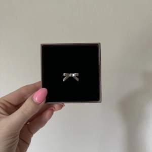 Jättefin ring från Edblad som inte kommer till användning! Nyskick 💗 (tryck inte på köp direkt tack)