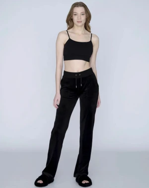 Juicy byxor - Säljer nu mina svarta juicy byxor i storlek Xs. Då de ej kommer till användning. De är använda några gånger men är som nya.  Nypris: 1000 Mitt pris: 700 