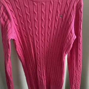 Stickad Gant tröja  - Rosa Gant tröja som ej är sliten. 