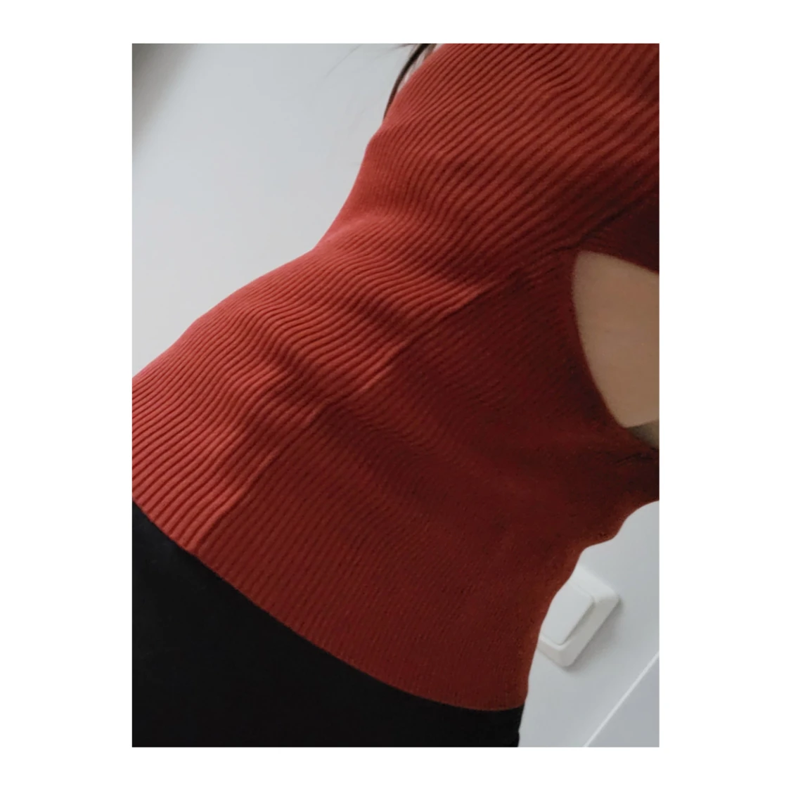 Ribbad topp med öppen rygg - 91