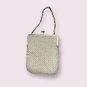 Vintage väska - Vintage handväska. Jätte fin. Jätte detaljerad. Skriv för fler bilder. Inga slitningar eller skador.