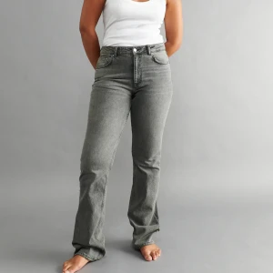 Flare jeans  - Hej! jag säljer mina fina jeans från Gina tricot, för att de har blivit för små för mig. Har bara använt de 3-4 gånger. Om ni har frågor så är det bara att skriva till mig💗