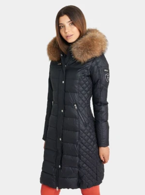 Rockandblue jacka beam long svart  - Rockandblue jacka som är long och har färgen svart med en natural färg på pälsen. Det är köpt ca tre år sedan, och har används ett fåtal gånger. Är i bra skick. Den har storleken 44, med måtten 100 cm i bystvidd, 84 cm i midjemått och 108 cm i höftmått. 