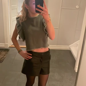 Super fina stickad blus - Intressekoll på denna super fina gröna stickade tröja💓den är i nyskick pris kan diskuteras💓ca 300