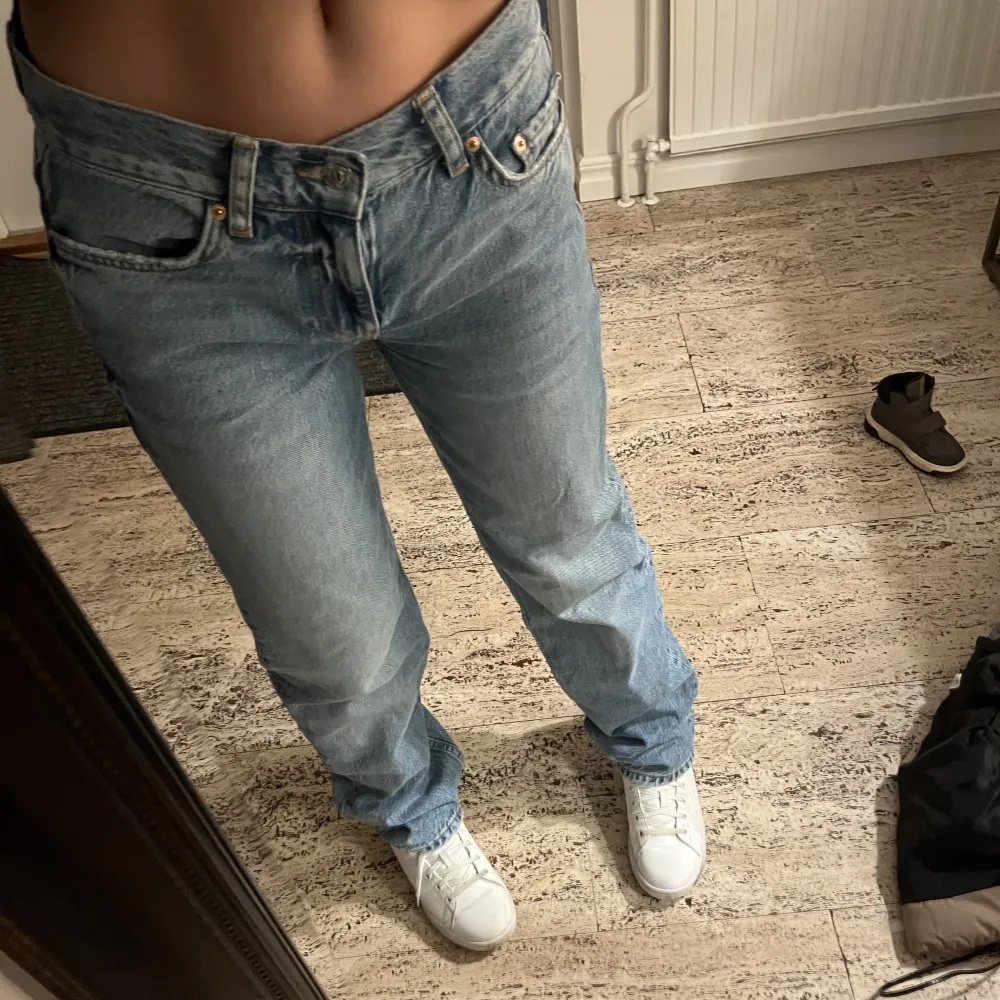  lågmidjade jeans som inte kommer till användning. Knappt använda Kostar 300+frakt. Jeans & Byxor.