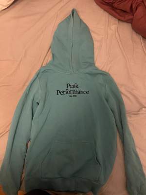 Grön tröja från peak performance 
