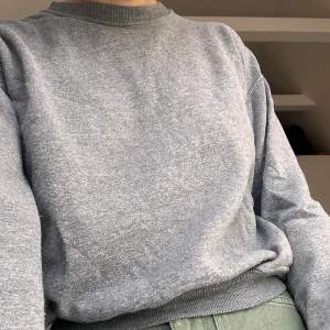 Sweatshirt från Brandy Melville i New York. Världens mjukaste tröja!!!  Kan skickas med postnord, och då tillkommer fraktkostnad! 🌷