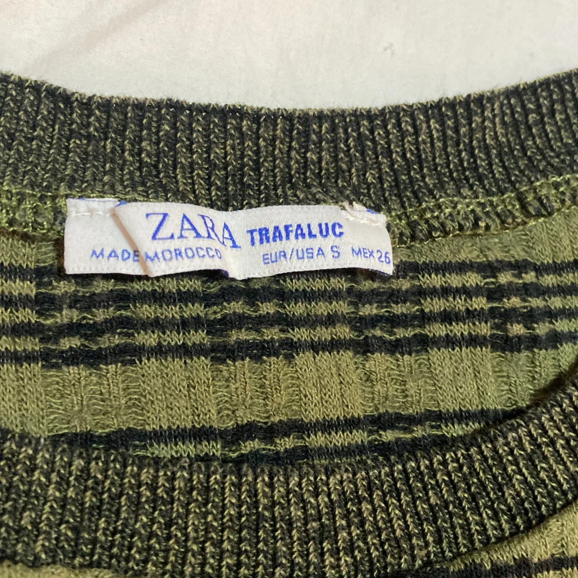 Grön t-shirt från Zara storlek S - 91