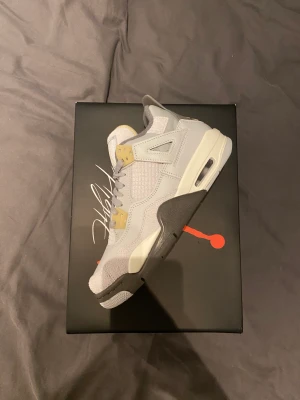 Jordan 4 craft - Jordan 4 craft/photon Size 38, helt nya i box, pris 2600 + frakt 