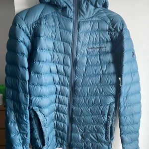 Peakperformance Jacka - Peak Performance Dun jacka  Perfekt för vår och höst  Nypris 1999kr Nyskick