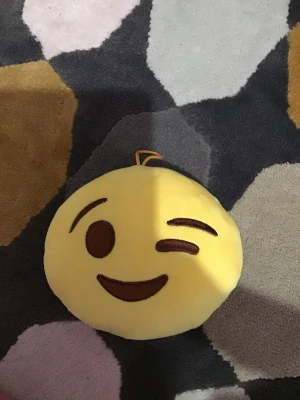 Emoji kudde - Frakt: 45kr 