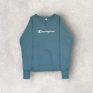 Champion Crewneck - PTP: 46 cm, length: 59 cm. If you are interested in the item please DM first. 