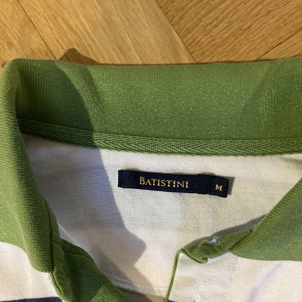 Två snygga Batistini tröjor🟩🟥 som är knappt använda, och i nyskick. (Inga fläckar eller hål) 1 tröja: 100 kr Båda tröjor: 150 kr. Tröjor & Koftor.
