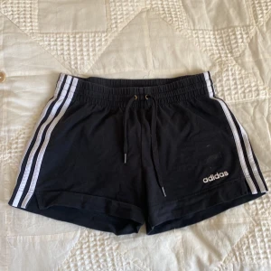 Adidas Shorts - Jag har vuxit ur dem så säljer vidare, i bra skick