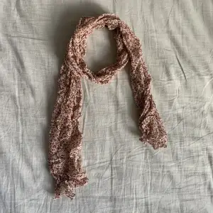 Söt brun/rosa sjal till våren🌸133 cm