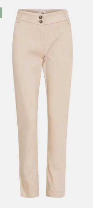 stretchchinos  från Isay storlek 36. Nypris 999 kr. Nyskick. Använda två ggr.  -  stretchchinos Isay. Nypris 999 kr. Nu 399 kr . Färg sand. Stl 36 men stora i stl. Använda två ggr så är som nya. Ska lägga in fler bilder. Fråga gärna. 