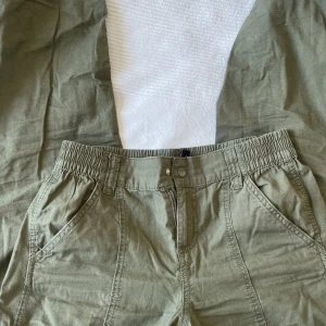 Gröna cargopants - Jättesnygga cargopants! Skriv för fler bilder (: