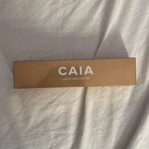 Oanvänd highligter från caia  - Inte ens öppnad, liquid highlight i färg pearl Swirl. Nypris 295kr
