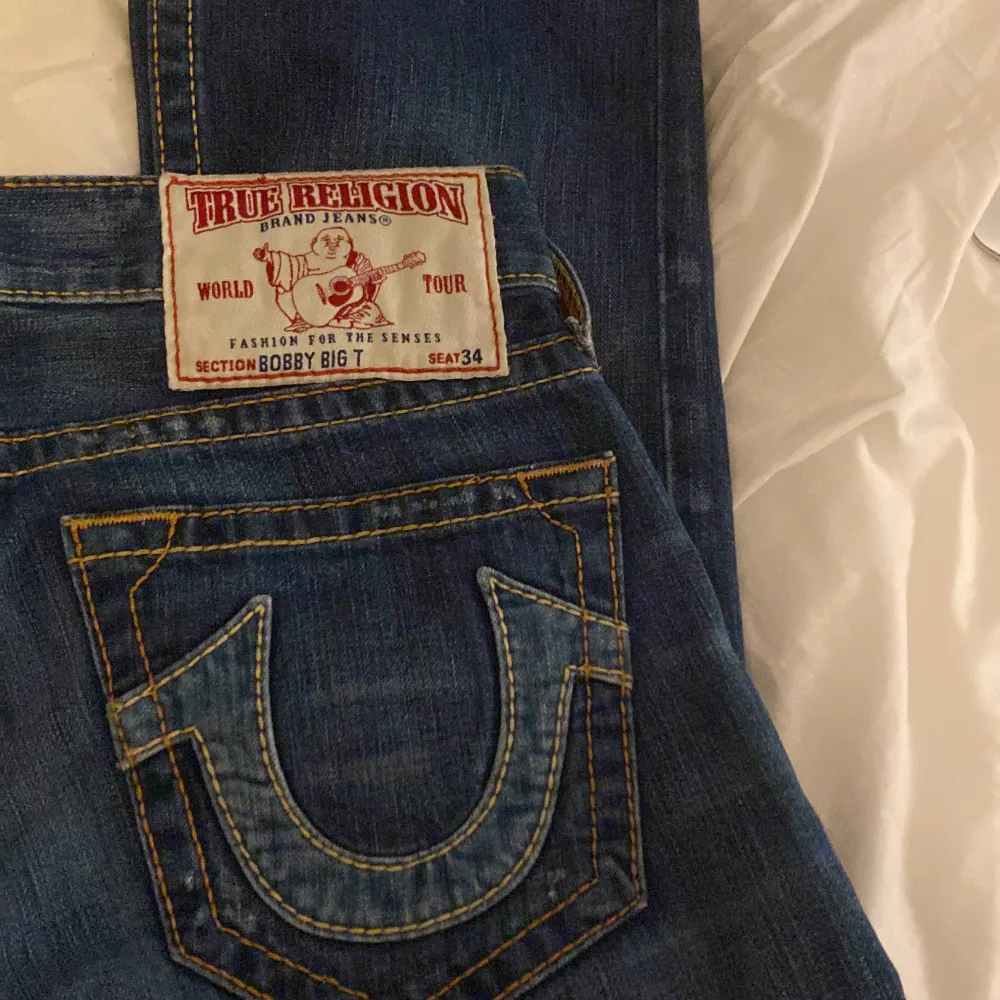 True Religion jeans i perfekt skick i modellen bobby big T! Bara prövat en gång. Pm för frågor eller fler bilder😀Pris går att diskutera. Jeans & Byxor.