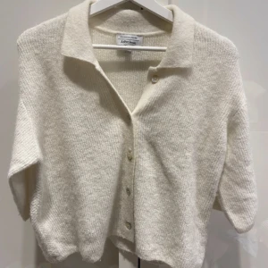 Stickad tröja  - Stickad tröja från & other stories. Storlek S. Väldigt bra skick! Köparen står för frakt 