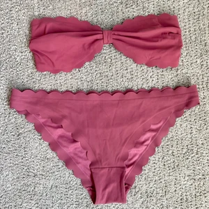 HM bikini - En jättefin bikini från hm där överdelen är i storlek 34 och underdelen i storlek 36💖