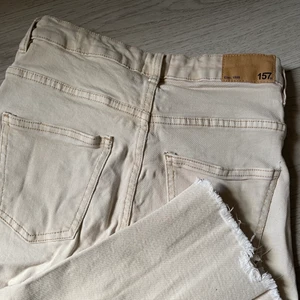 Straight leg jeans  - Jeans i nyskick från lager 157 som tyvvär blivit för korta för mig. Är i storlek Small men är mer som ett par Xs. Är 167 cm och de är lite korta i benen för mig, annars bra passform. De är högmidjade och straight leg. Frakt tillkommer på 57kr.
