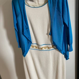 Fin klänning och kofta  - Originalpris var 4000kr