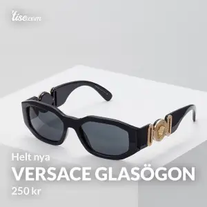 Versace sol glasögon, helt nya.  Finns i Vänersborg, FaceTime vid frakt.  
