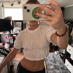 Top Zara - Oanvänd fast köpt från Sellpy! 