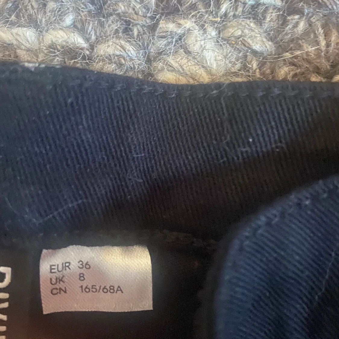 svarta jeans med hål - 91