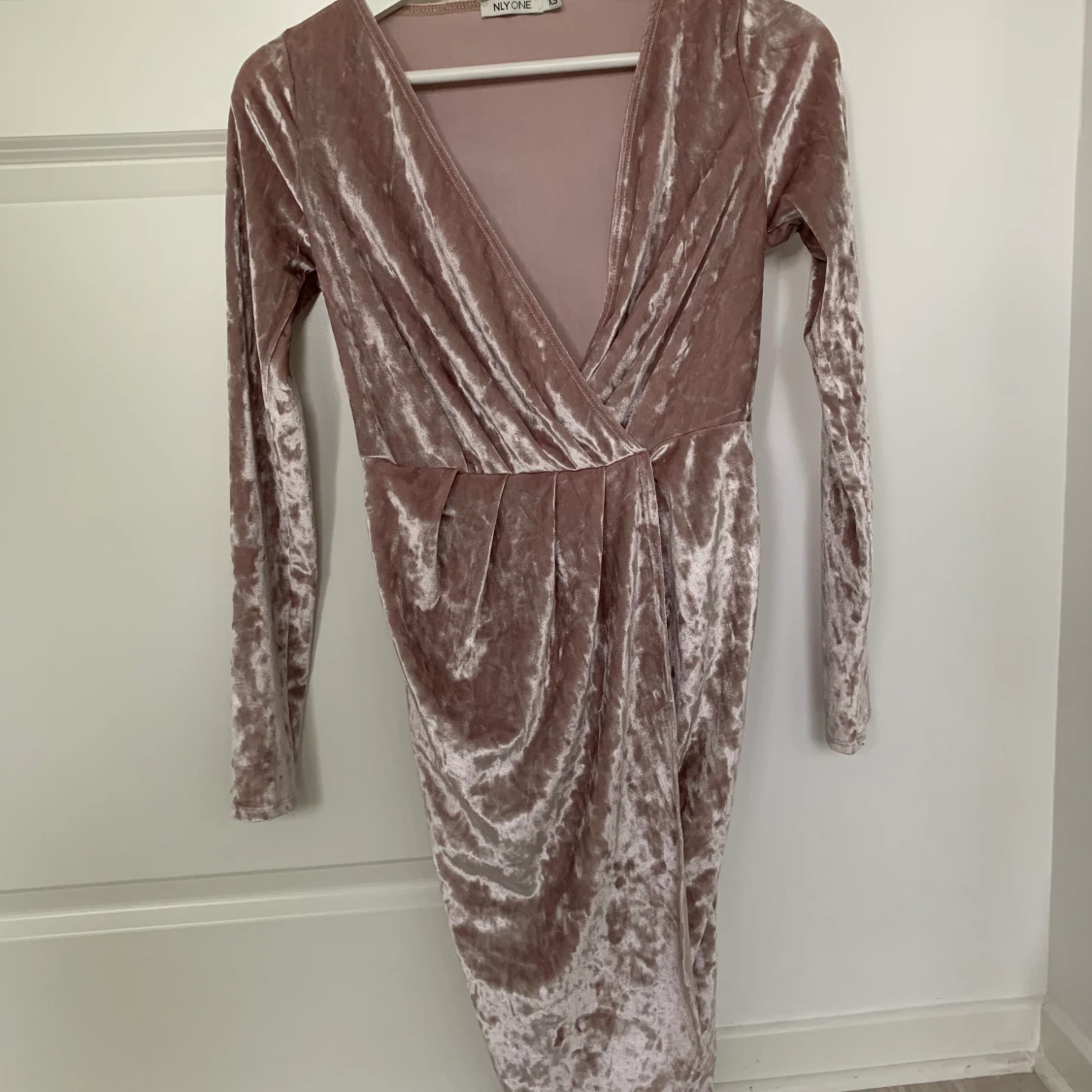 Omlottklänning i sammet 