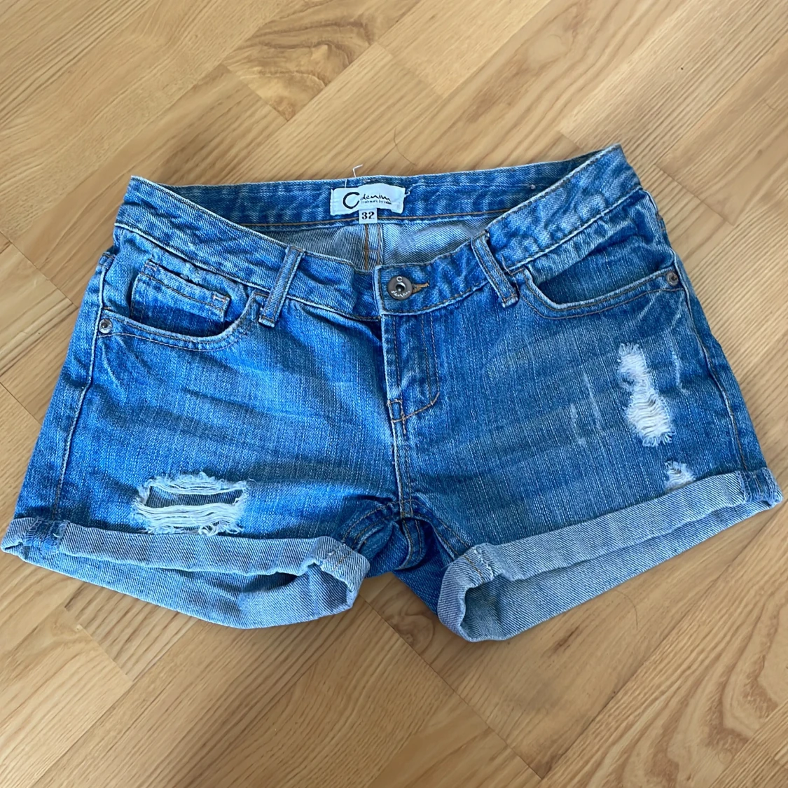 Lågmidjade shorts