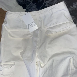 Cargopants - Populära cargo pants från zara storlek 36, passar ej mig därför säljs. Helt nya med prislapp. Pris kan diskuteras 