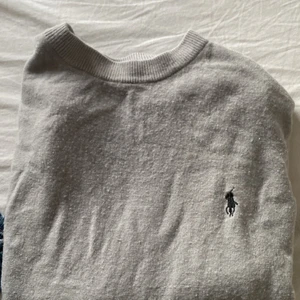 Ralph Lauren sweatshirt  - Säljer en oversize tröja som inte kmr till andvändning längre.