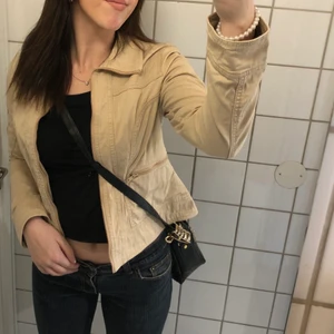 Jacka - Säljer denna tunna jacka pga kommer inte till använding. 80kr + frakt 😘