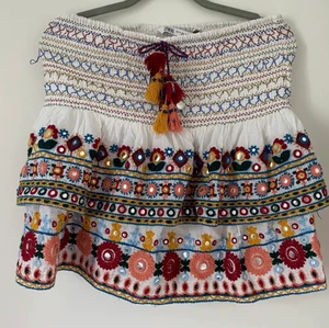 Zara kjol  - Säljer denna populära slutsålda kjol från zara💘säljer den för 320 + 66 kr frakt 💝storlek M skriv privat vid intresse 