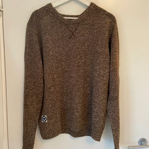 Stickad tröja The Winnerbäck is… - En snygg brun stickad tröja från The winner is… i storlek M. Använd fåtal gånger