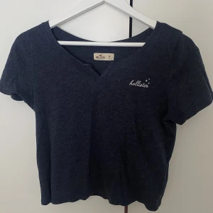 Hollister tröja  - Jättefin Hollister tröja i storlek M. Pris går att diskuteras och ni kan få mer bilder vid begäran 