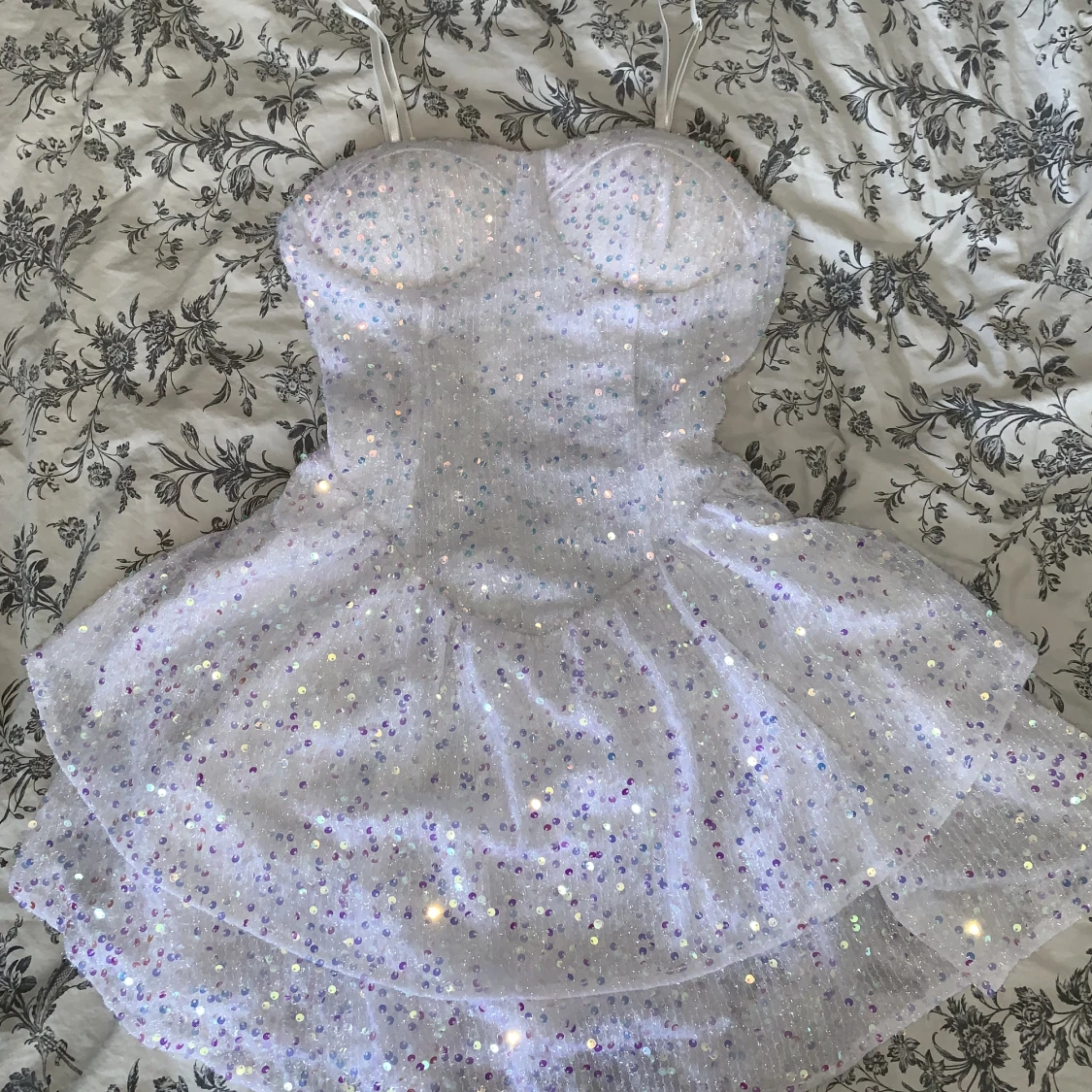 Klänning med paljetter 