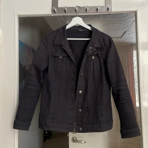 Jeansjacka  - Svart jeansjacka