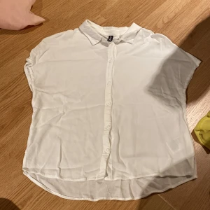 Blus  - Superfin blus som tyvärr inte psss mig längre 