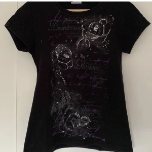 Tröja  - Storlek S och säljer för 30 kr . Jätte bra skick 💕