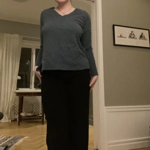 Grön tröja - Den är mer blå/grön i verkligenheten💕